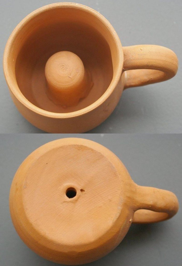 Pythagorean_cup_sold_in_Crete