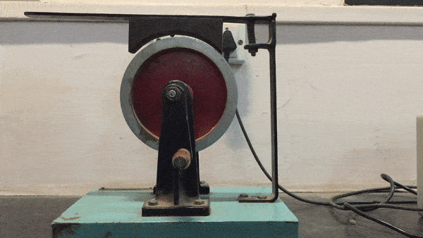Animation of pivot type shoe brake